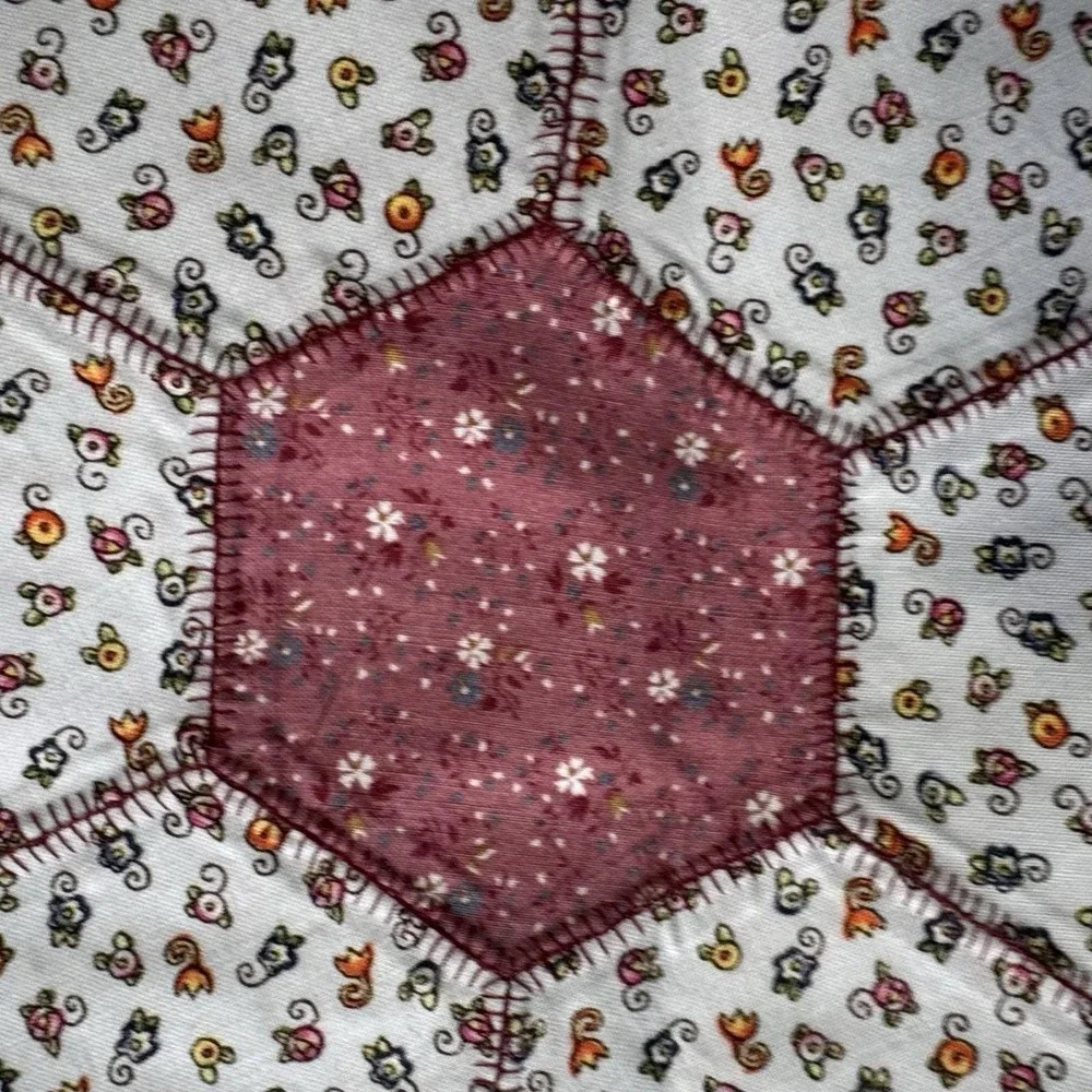 Quilt Handmade Patchwork Honeycomb Flowers Embroidery House 42